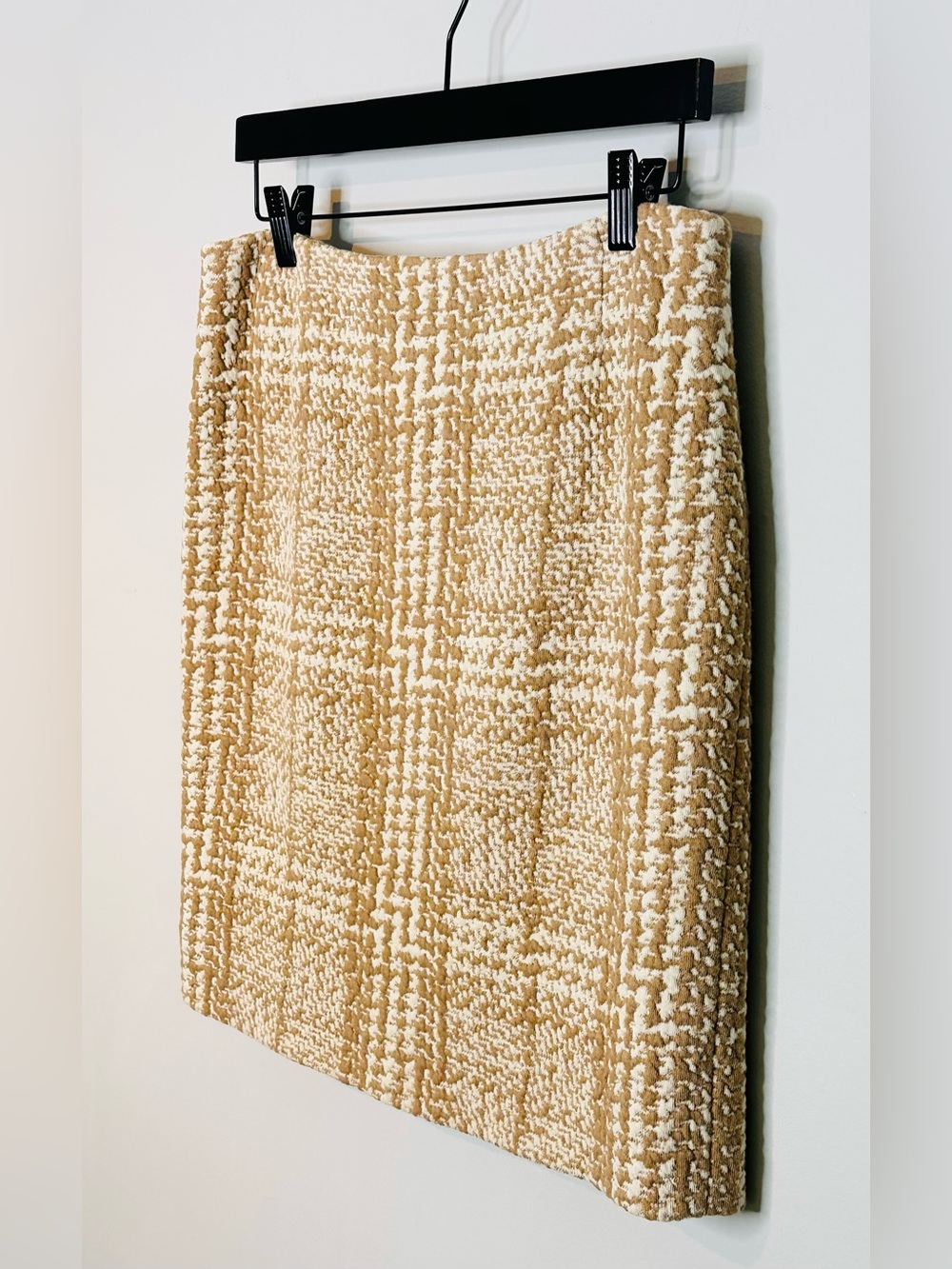 Akris Punto Houndstooth Tan Cream Knit Pencil Skirt - Picture 4 of 9